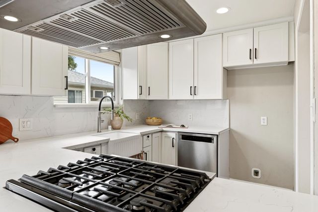 5517 Helen Way, Sacramento, CA 95822