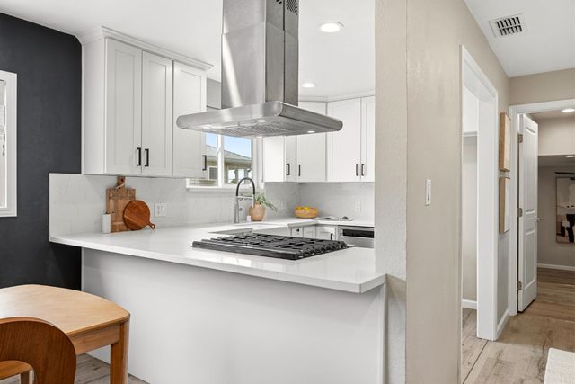 5517 Helen Way, Sacramento, CA 95822
