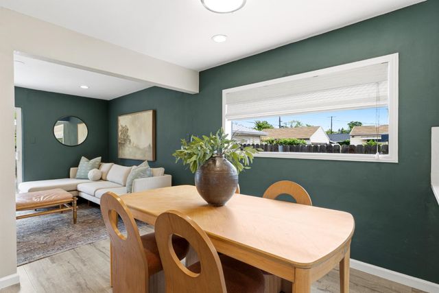5517 Helen Way, Sacramento, CA 95822