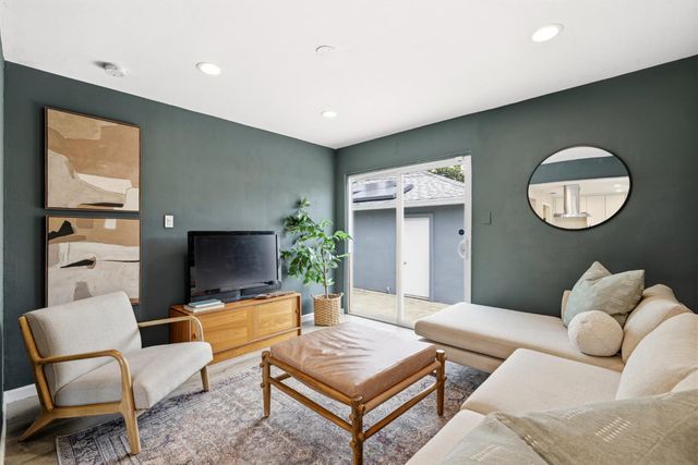 5517 Helen Way, Sacramento, CA 95822