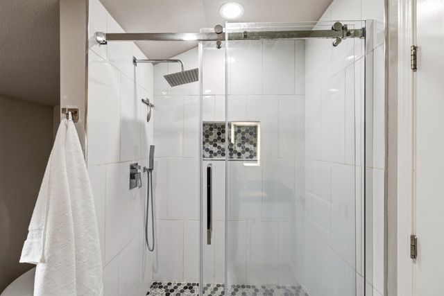 5517 Helen Way, Sacramento, CA 95822