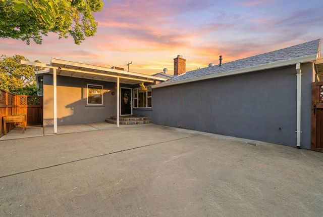 5517 Helen Way, Sacramento, CA 95822