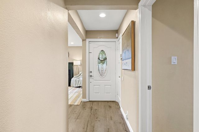 5517 Helen Way, Sacramento, CA 95822