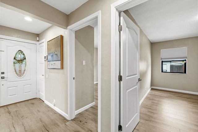 5517 Helen Way, Sacramento, CA 95822