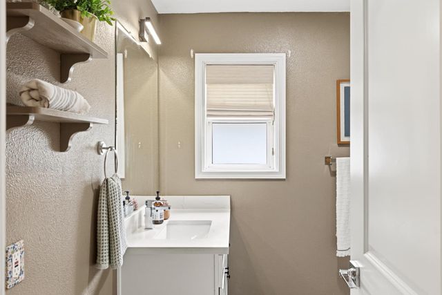 5517 Helen Way, Sacramento, CA 95822