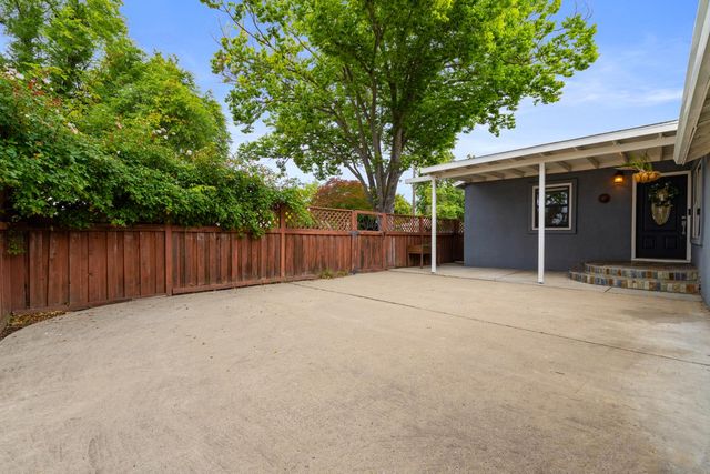 5517 Helen Way, Sacramento, CA 95822