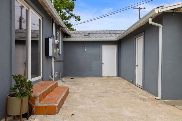 5517 Helen Way, Sacramento, CA 95822