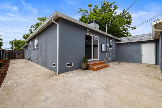 5517 Helen Way, Sacramento, CA 95822