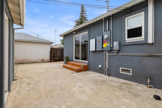 5517 Helen Way, Sacramento, CA 95822