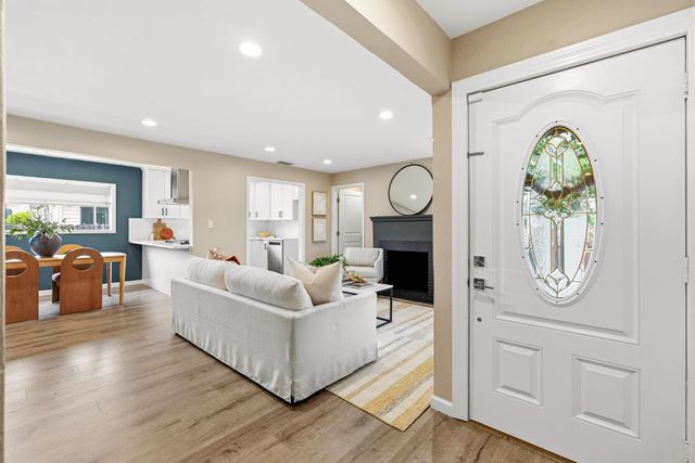 5517 Helen Way, Sacramento, CA 95822