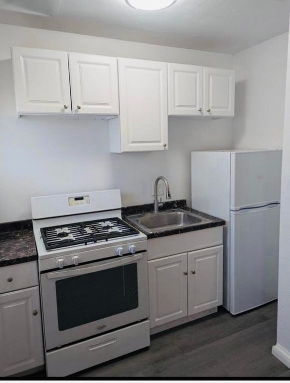 Image 17 of property listing at 66338 2nd St Street, Desert Hot Springs, CA 92240