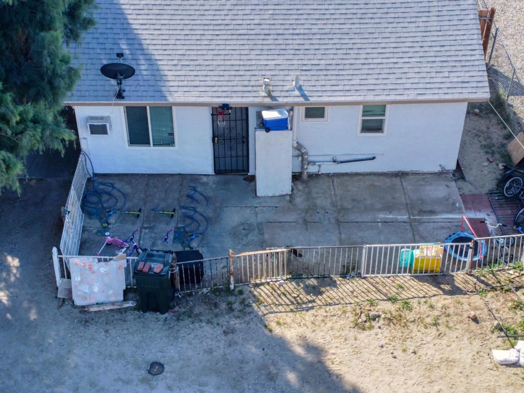 Image 8 of property listing at 66338 2nd St Street, Desert Hot Springs, CA 92240