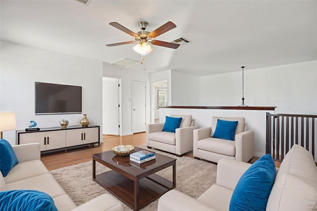 125 Phillips ST, Hutto, TX 78621