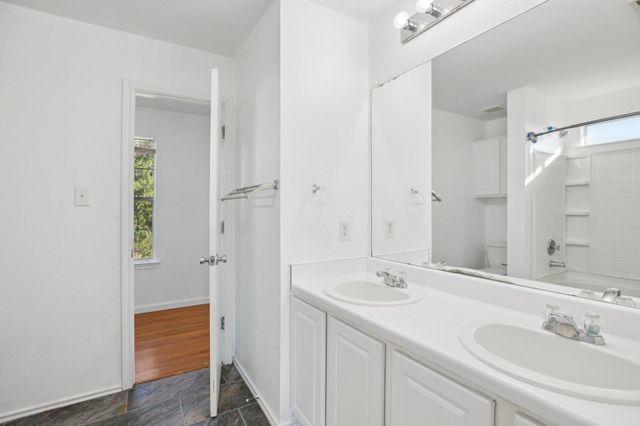 125 Phillips ST, Hutto, TX 78621