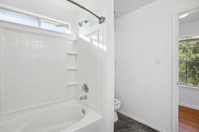 125 Phillips ST, Hutto, TX 78621