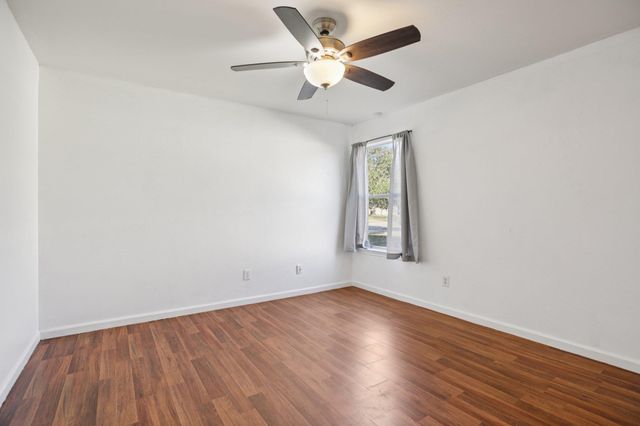 125 Phillips ST, Hutto, TX 78621