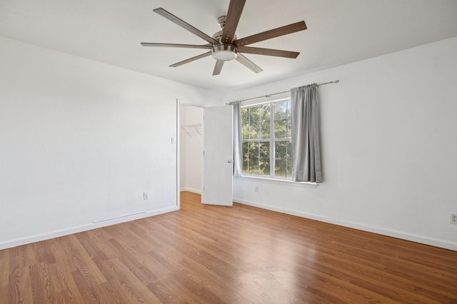 125 Phillips ST, Hutto, TX 78621