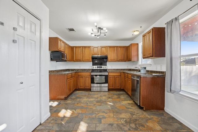 125 Phillips ST, Hutto, TX 78621