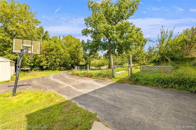 10770 Gloria Greer Lane, Holly, MI 48442
