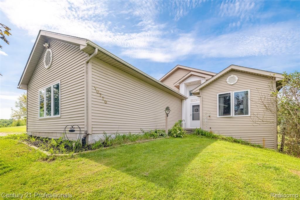 10770 Gloria Greer Lane, Holly, MI 48442