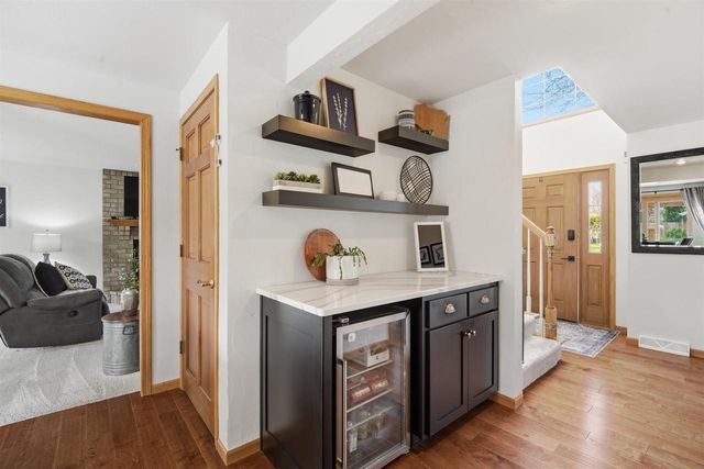 1601 E MEADOW GROVE BOULEVARD, Appleton, WI 54915
