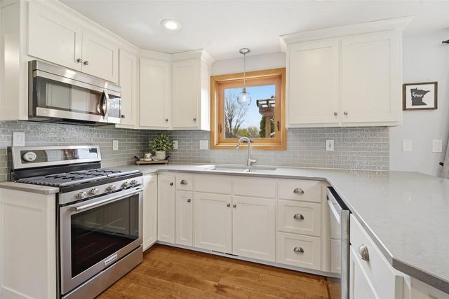 1601 E MEADOW GROVE BOULEVARD, Appleton, WI 54915