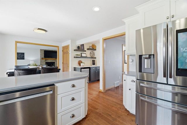 1601 E MEADOW GROVE BOULEVARD, Appleton, WI 54915