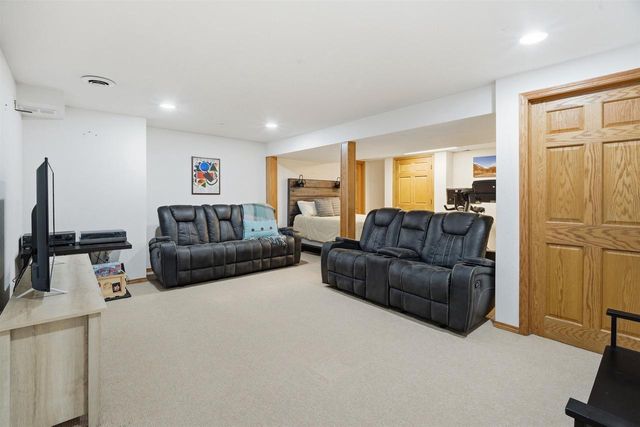 1601 E MEADOW GROVE BOULEVARD, Appleton, WI 54915