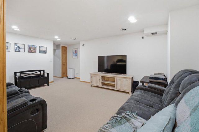 1601 E MEADOW GROVE BOULEVARD, Appleton, WI 54915
