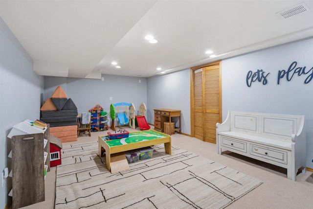 1601 E MEADOW GROVE BOULEVARD, Appleton, WI 54915