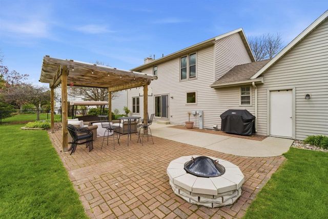 1601 E MEADOW GROVE BOULEVARD, Appleton, WI 54915