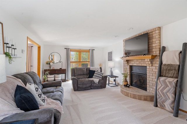 1601 E MEADOW GROVE BOULEVARD, Appleton, WI 54915