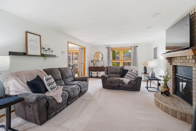 1601 E MEADOW GROVE BOULEVARD, Appleton, WI 54915