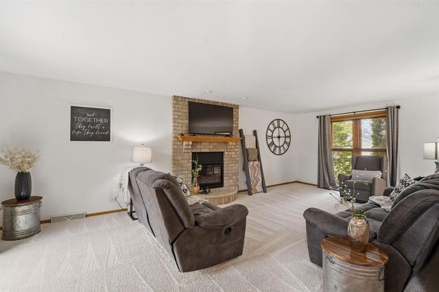 1601 E MEADOW GROVE BOULEVARD, Appleton, WI 54915