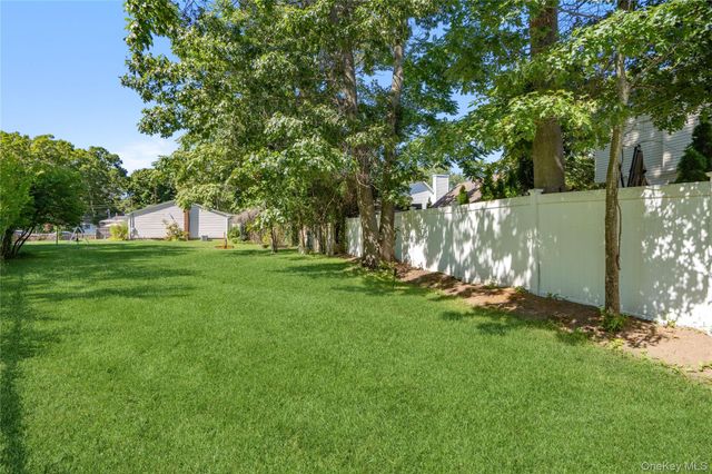15 Parkwood Drive, Mastic Beach, NY 11951