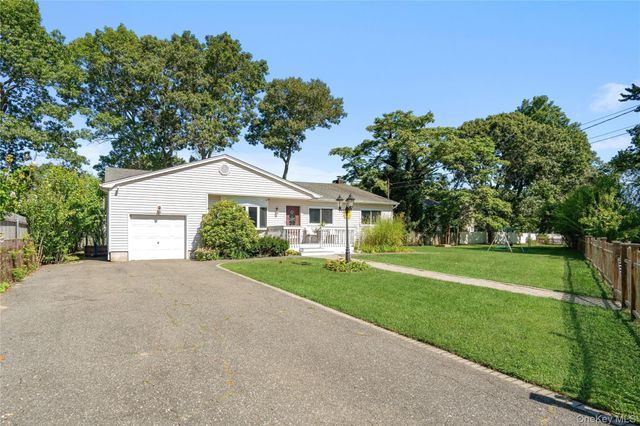 15 Parkwood Drive, Mastic Beach, NY 11951