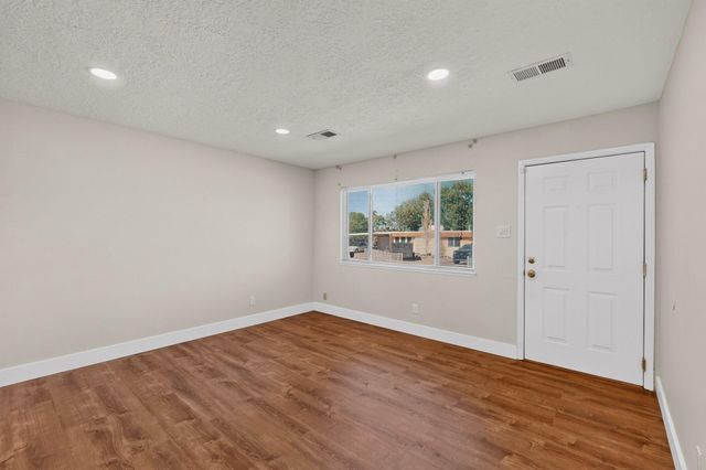 1910 Macbeth Court NE, Albuquerque, NM 87112