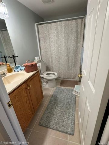 45746 Kensington, Utica, MI 48317