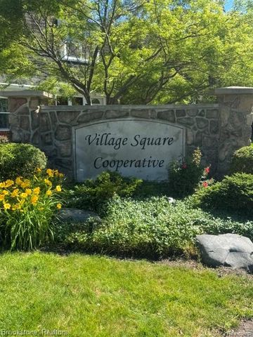 45746 Kensington, Utica, MI 48317