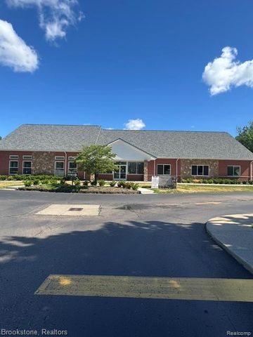 45746 Kensington, Utica, MI 48317