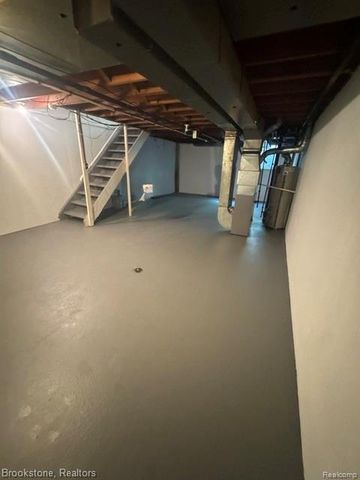 45746 Kensington, Utica, MI 48317