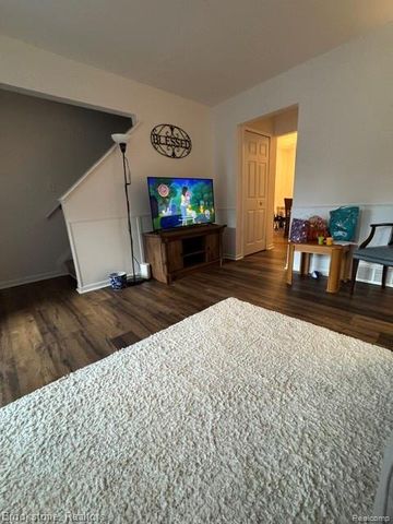 45746 Kensington, Utica, MI 48317