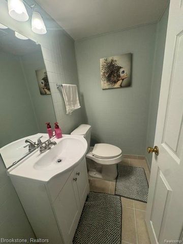 45746 Kensington, Utica, MI 48317