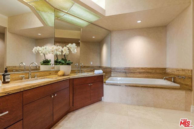 11847 Gorham Avenue 410, Los Angeles, CA 90049