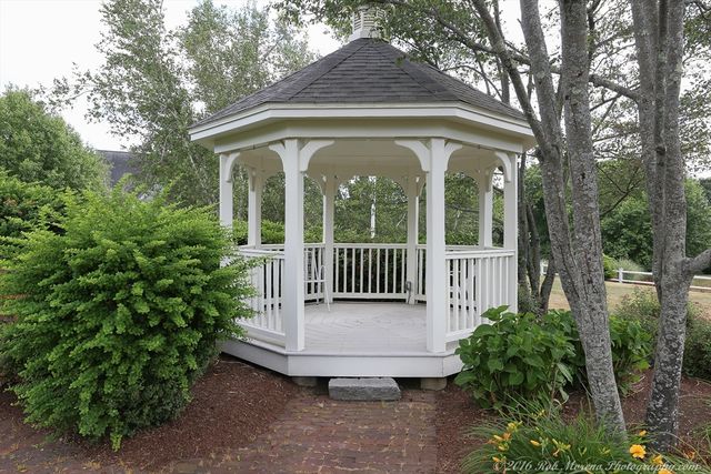 61 Great Hill Drive 61, Topsfield, MA 01983