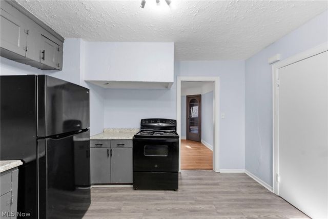 876 Eloise Drive, Cleveland Heights, OH 44112