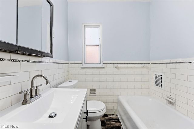 876 Eloise Drive, Cleveland Heights, OH 44112