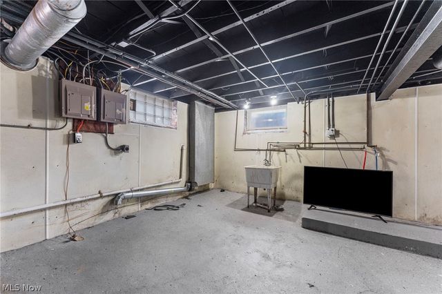 876 Eloise Drive, Cleveland Heights, OH 44112