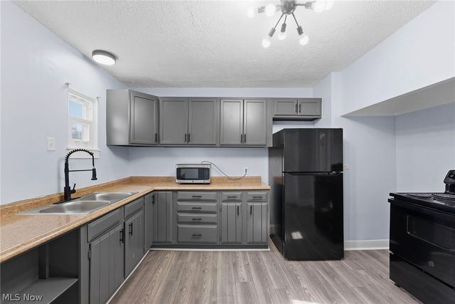 876 Eloise Drive, Cleveland Heights, OH 44112