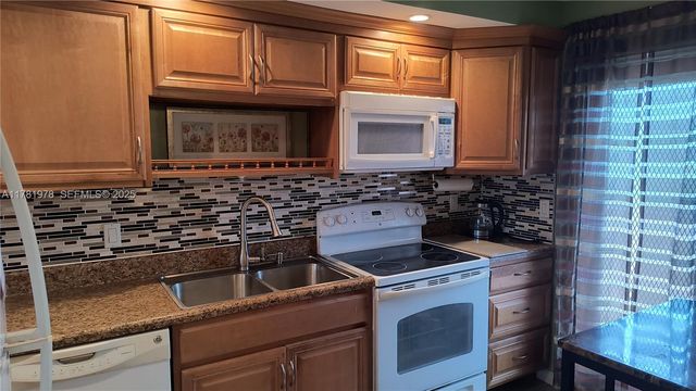 4500 N Federal Highway 352F, Lighthouse Point, FL 33064